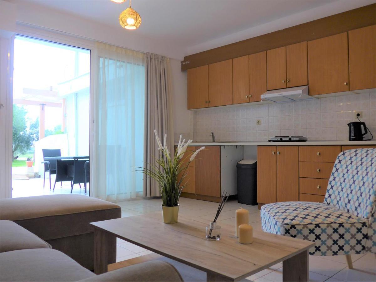 Kalamaki Plaza Apartments ภายนอก รูปภาพ