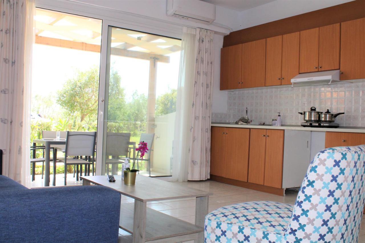 Kalamaki Plaza Apartments ภายนอก รูปภาพ